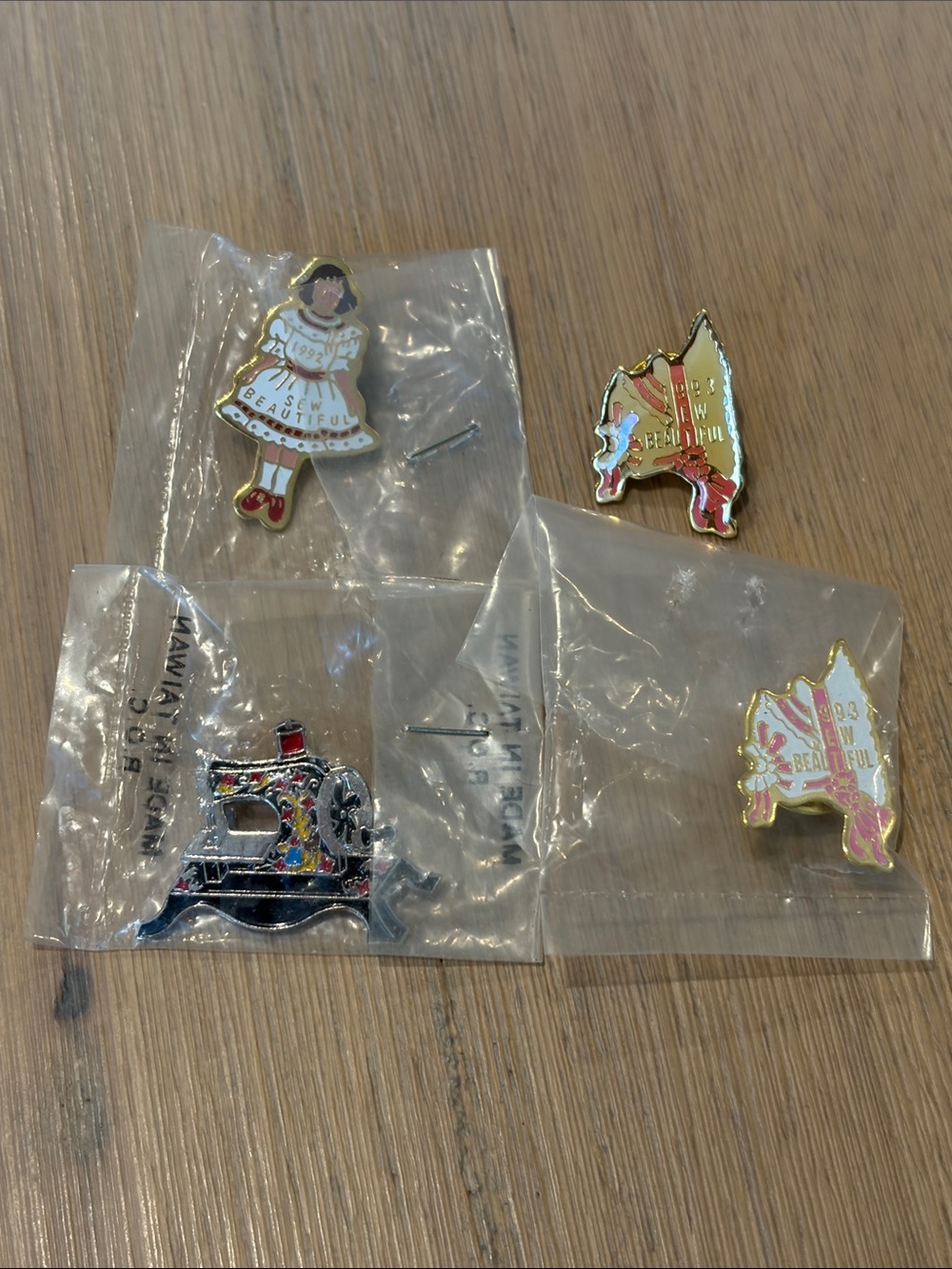 Vintage Estate 90s Sew Beautiful Enamel Collectible Lapel Pin Lot Of 4 Sewing